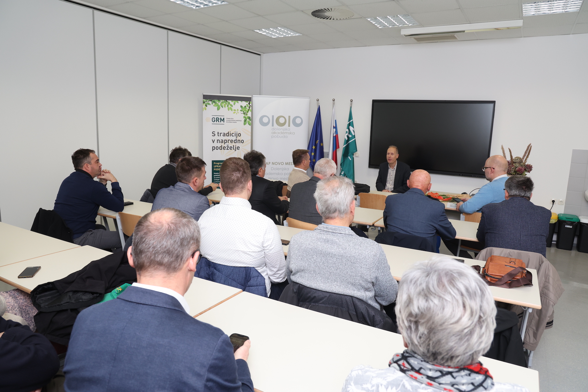 Foto: Udeleženci akademskega večera 19.11.2024