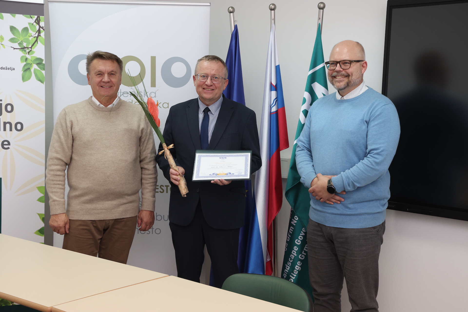 Podelitev Nahtigalovega priznanja dr. Muhiču